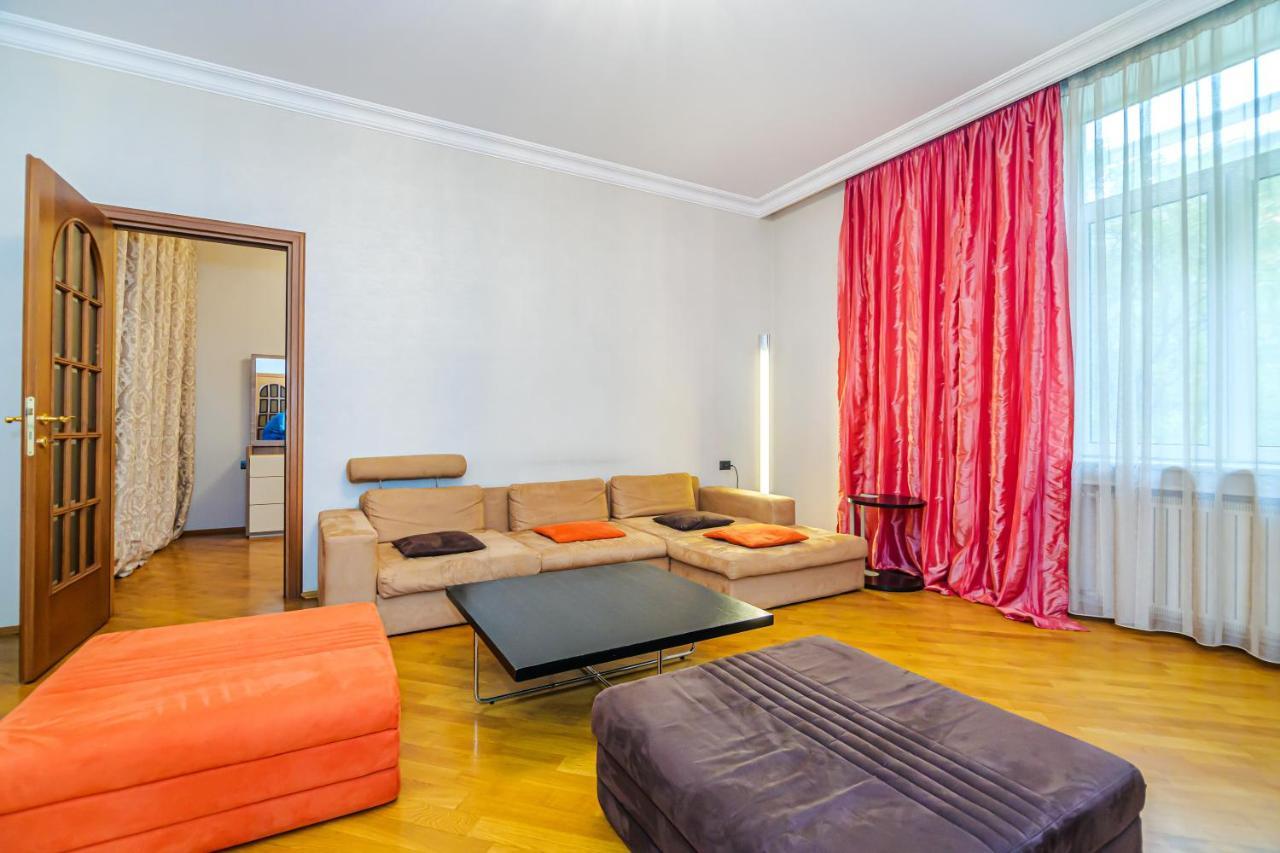 バクーVip Apartamen Nizami Streetアパートメント エクステリア 写真