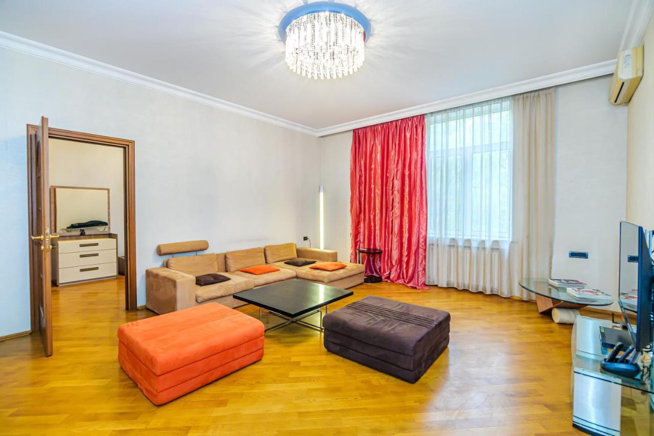バクーVip Apartamen Nizami Streetアパートメント エクステリア 写真