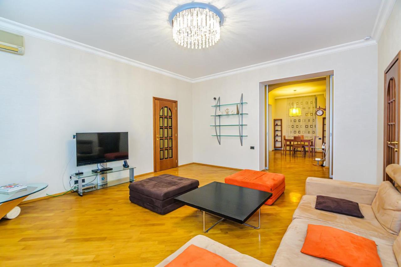 バクーVip Apartamen Nizami Streetアパートメント エクステリア 写真