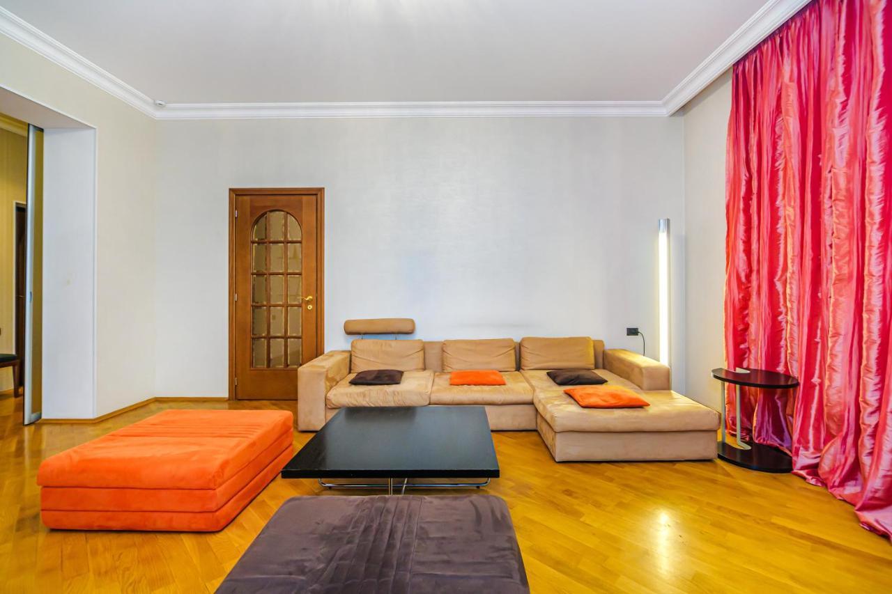 バクーVip Apartamen Nizami Streetアパートメント エクステリア 写真