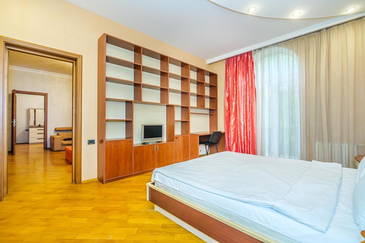 バクーVip Apartamen Nizami Streetアパートメント エクステリア 写真