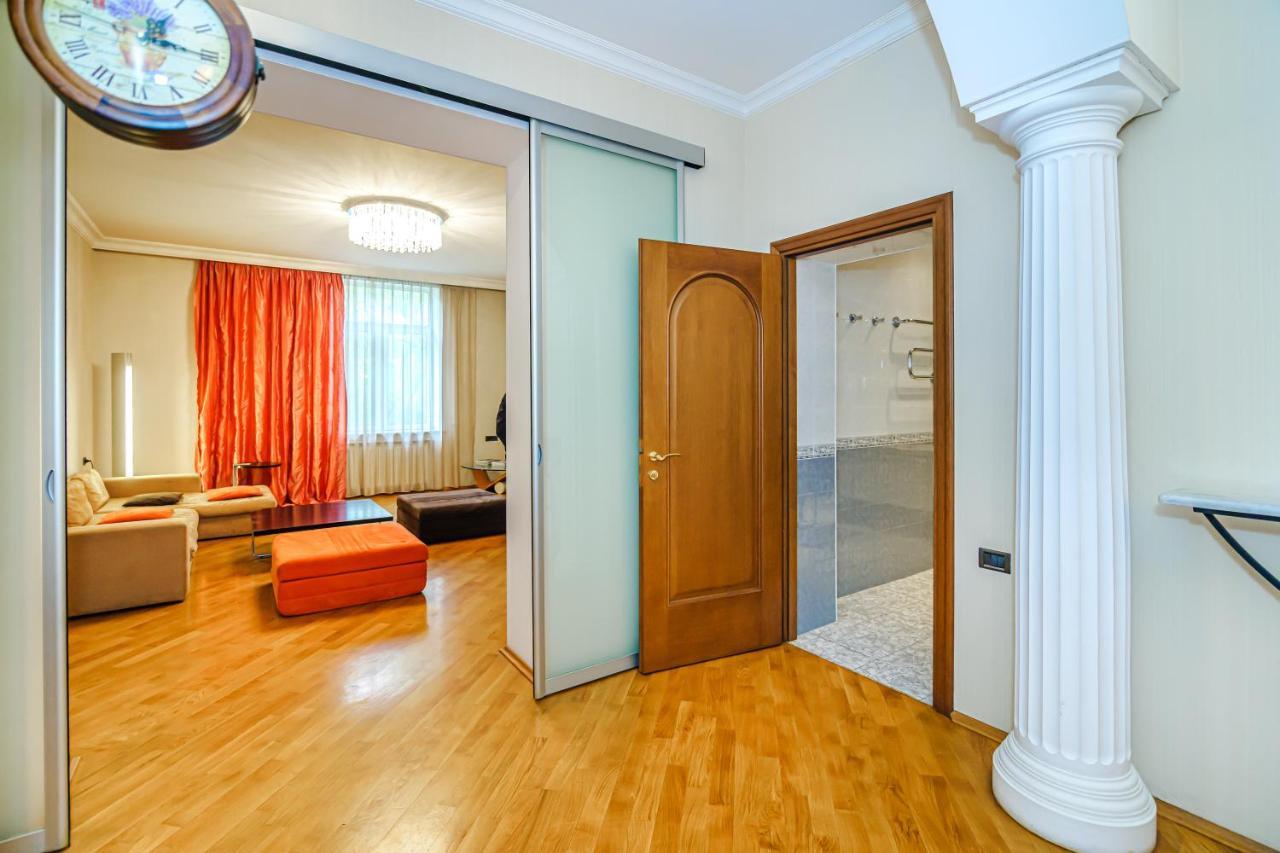 バクーVip Apartamen Nizami Streetアパートメント エクステリア 写真