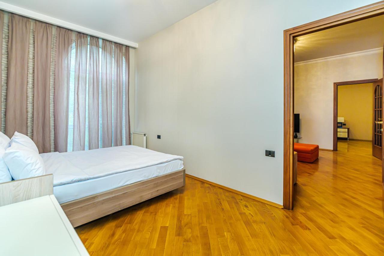 バクーVip Apartamen Nizami Streetアパートメント エクステリア 写真