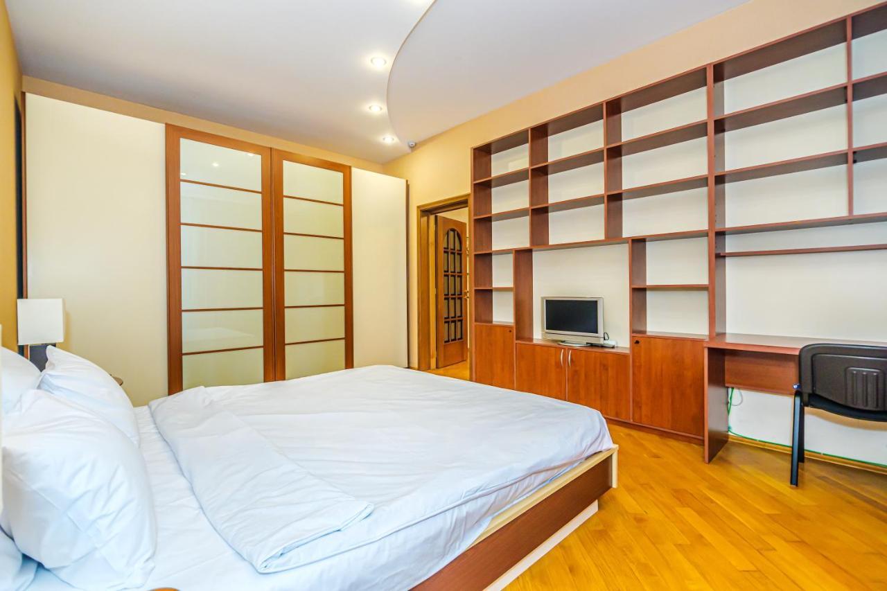 バクーVip Apartamen Nizami Streetアパートメント エクステリア 写真