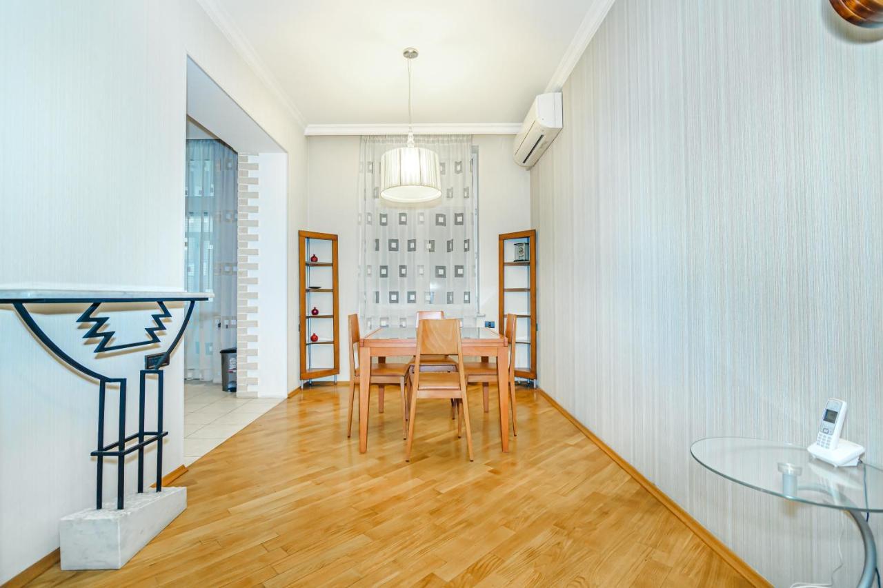 バクーVip Apartamen Nizami Streetアパートメント エクステリア 写真