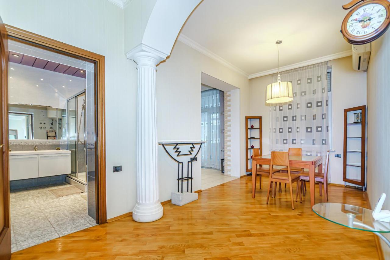 バクーVip Apartamen Nizami Streetアパートメント エクステリア 写真