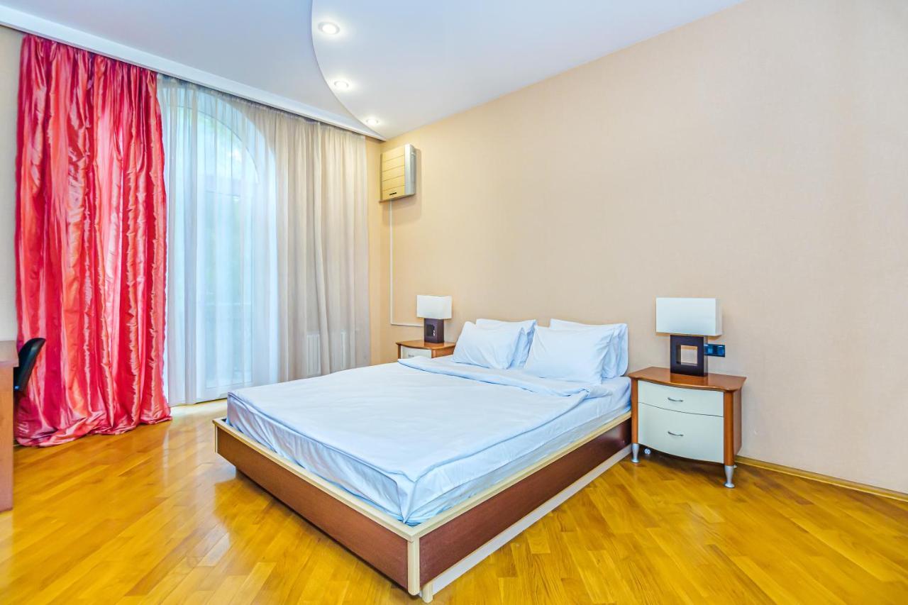 バクーVip Apartamen Nizami Streetアパートメント エクステリア 写真