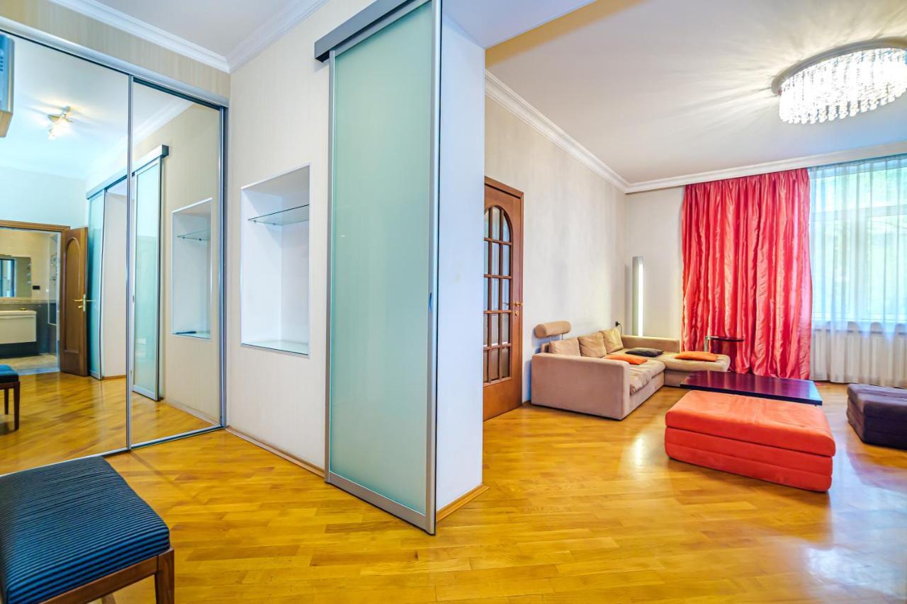 バクーVip Apartamen Nizami Streetアパートメント エクステリア 写真