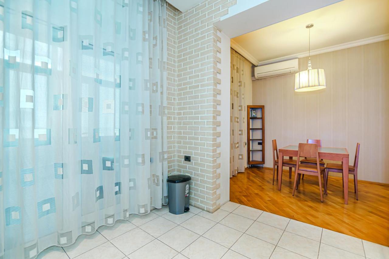バクーVip Apartamen Nizami Streetアパートメント エクステリア 写真
