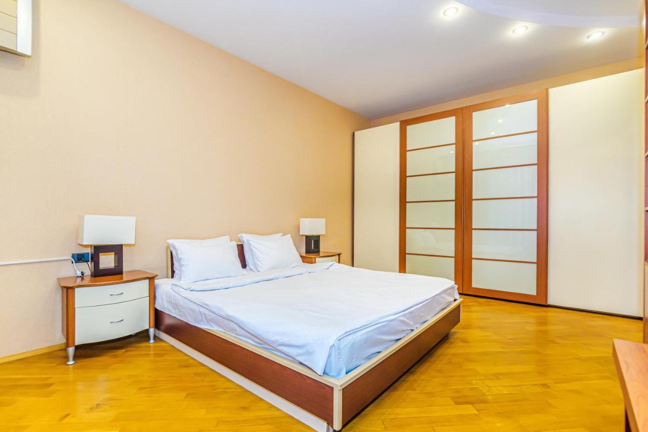 バクーVip Apartamen Nizami Streetアパートメント エクステリア 写真
