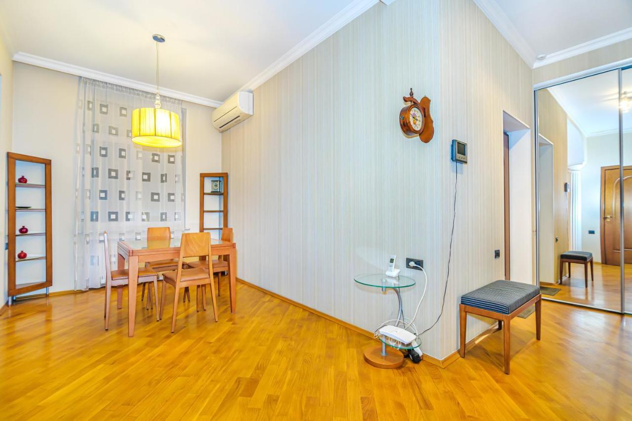 バクーVip Apartamen Nizami Streetアパートメント エクステリア 写真